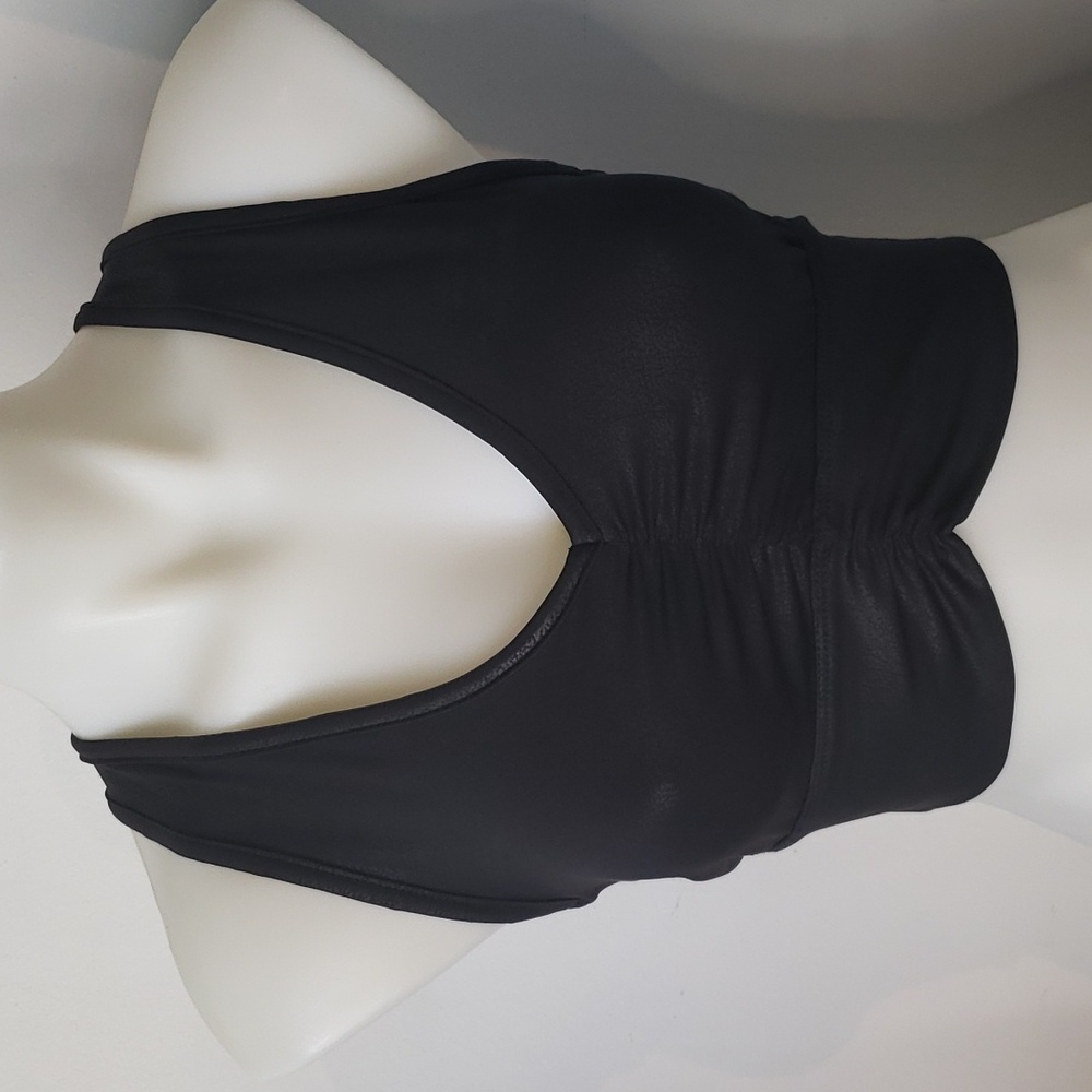 Leather look 90 degree by Reflex black ruched pattern hot yoga T back sports top